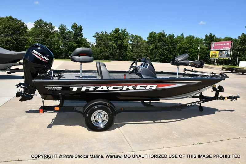 Slide: The Image of Tracker Pro Team 175 w/Vinyl Floors 2026 - 17