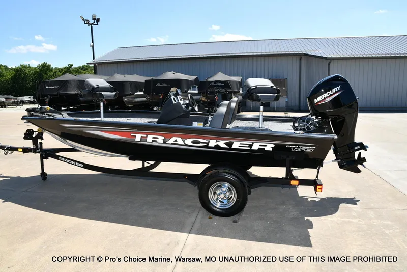 Slide: The Image of Tracker Pro Team 175 w/Vinyl Floors 2026 - 21