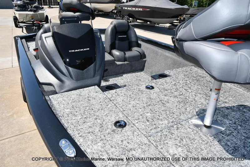 Slide: The Image of Tracker Pro Team 175 w/Vinyl Floors 2026 - 28