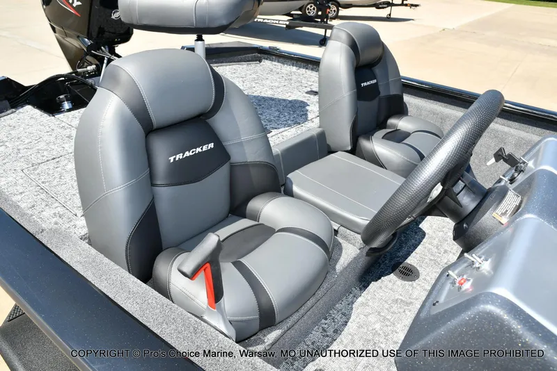 Slide: The Image of Tracker Pro Team 175 w/Vinyl Floors 2026 - 29