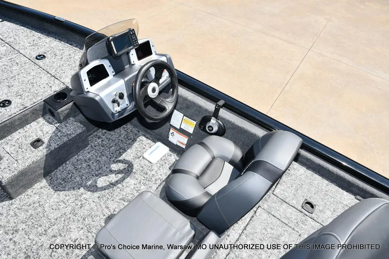 Slide: The Image of Tracker Pro Team 175 w/Vinyl Floors 2026 - 35