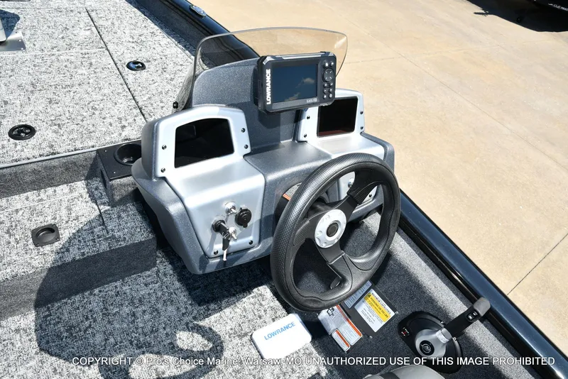 Slide: The Image of Tracker Pro Team 175 w/Vinyl Floors 2026 - 36