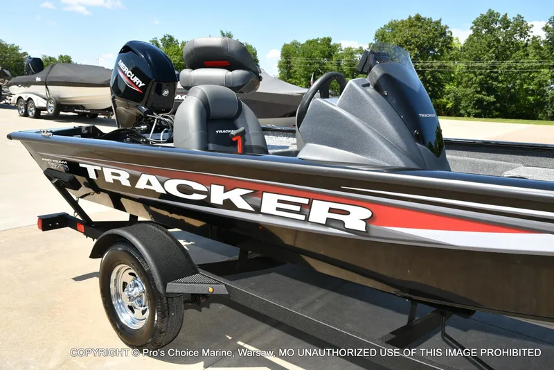 Slide: The Image of Tracker Pro Team 175 w/Vinyl Floors 2026 - 4