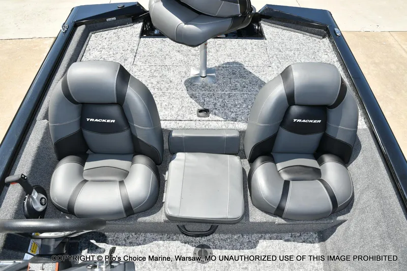 Slide: The Image of Tracker Pro Team 175 w/Vinyl Floors 2026 - 45