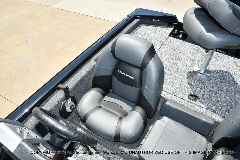 Slide: The Image of Tracker Pro Team 175 w/Vinyl Floors 2026 - 46