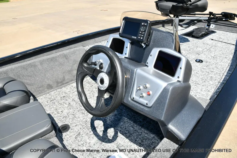 Slide: The Image of Tracker Pro Team 175 w/Vinyl Floors 2026 - 5