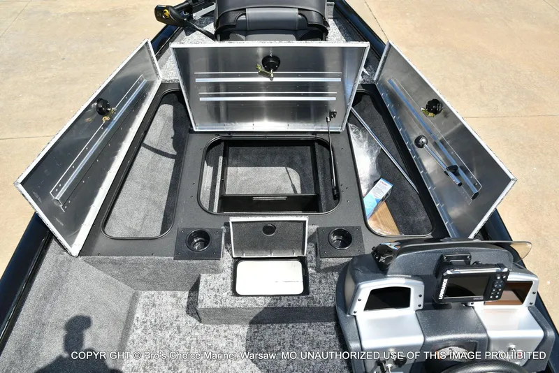 Slide: The Image of Tracker Pro Team 175 w/Vinyl Floors 2026 - 50