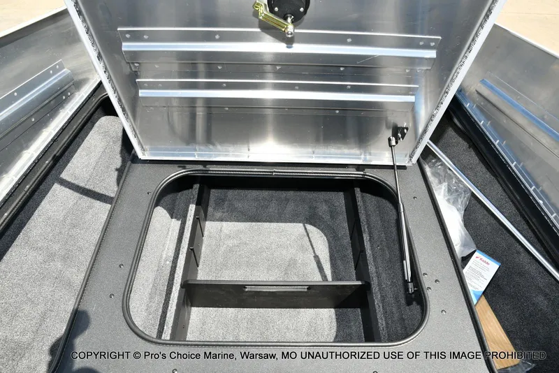 Slide: The Image of Tracker Pro Team 175 w/Vinyl Floors 2026 - 52