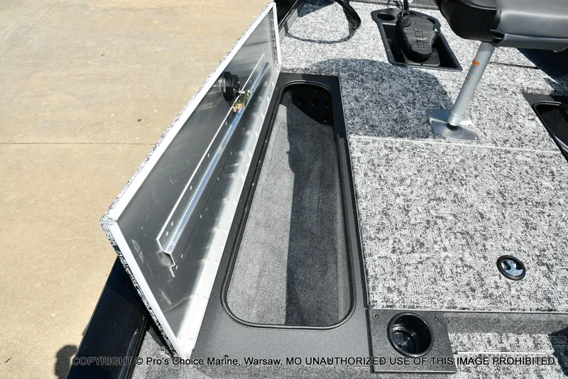 Slide: The Image of Tracker Pro Team 175 w/Vinyl Floors 2026 - 55