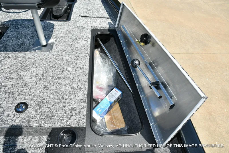 Slide: The Image of Tracker Pro Team 175 w/Vinyl Floors 2026 - 57