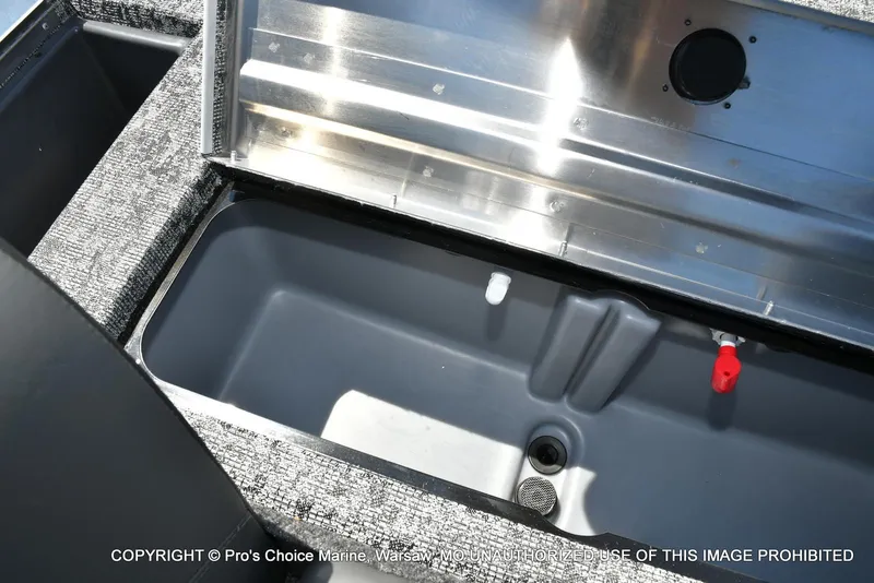 Slide: The Image of Tracker Pro Team 175 w/Vinyl Floors 2026 - 59