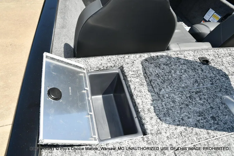 Slide: The Image of Tracker Pro Team 175 w/Vinyl Floors 2026 - 61