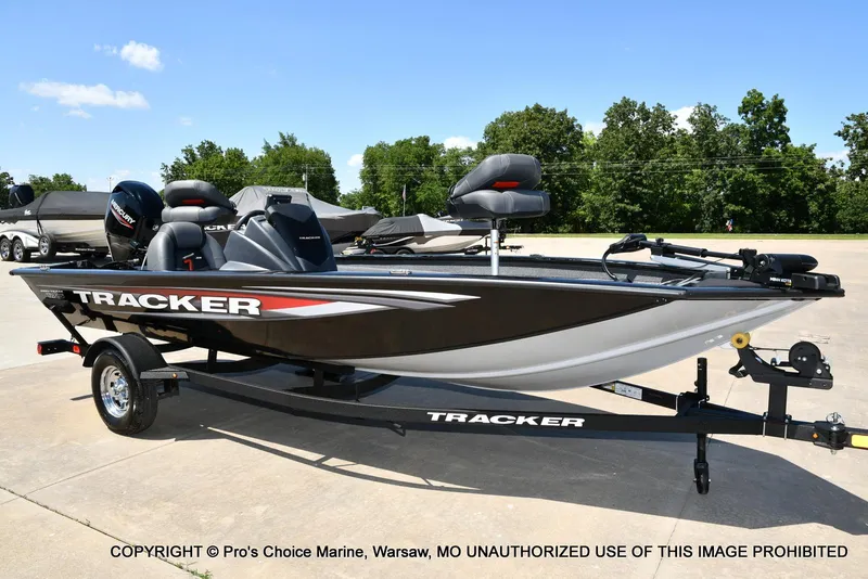 Slide: The Image of Tracker Pro Team 175 w/Vinyl Floors 2026 - 67