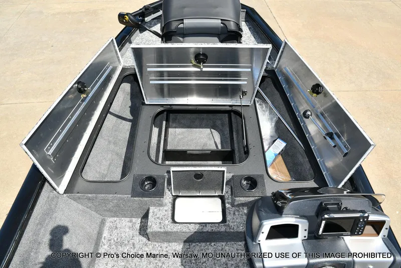 Slide: The Image of Tracker Pro Team 175 w/Vinyl Floors 2026 - 9