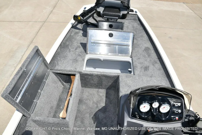 Slide: The Image of Tracker Pro 170 2026 - 10