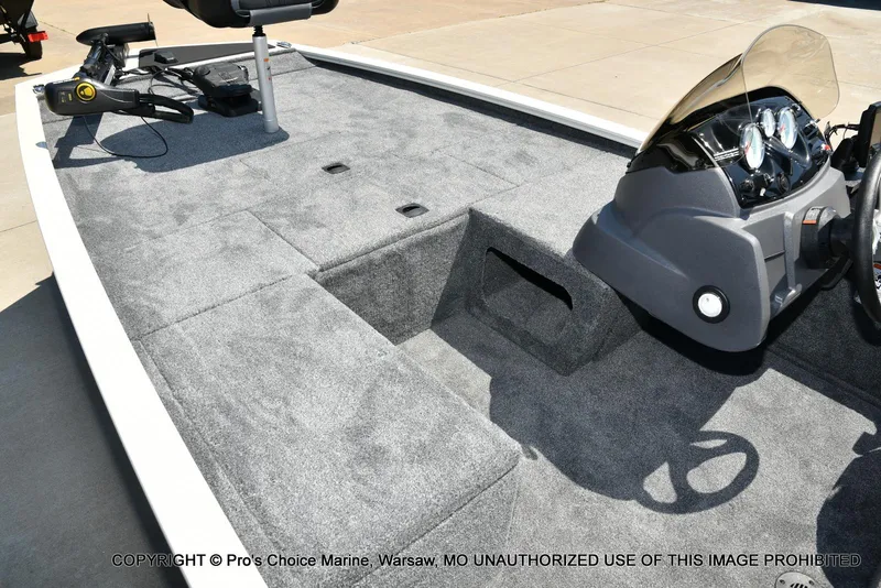 Slide: The Image of Tracker Pro 170 2026 - 12