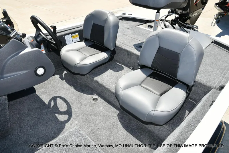 Slide: The Image of Tracker Pro 170 2026 - 14