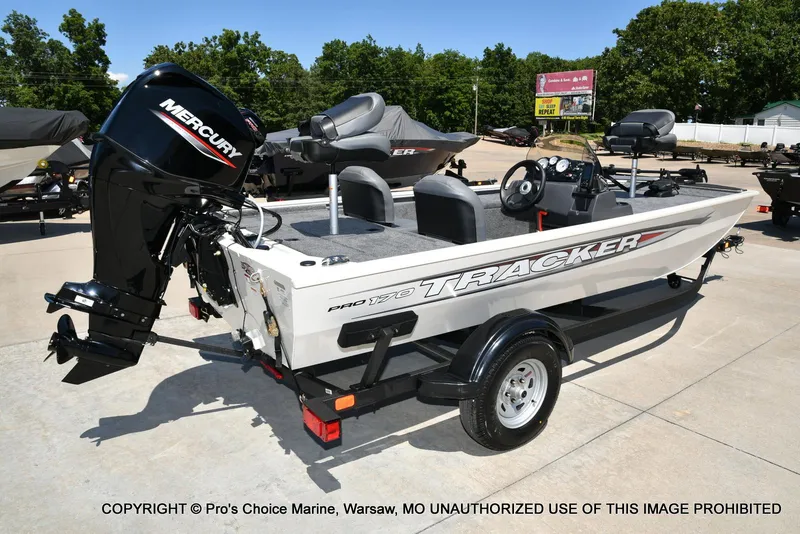 Slide: The Image of Tracker Pro 170 2026 - 15