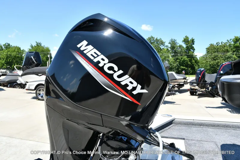 Slide: The Image of Tracker Pro 170 2026 - 18