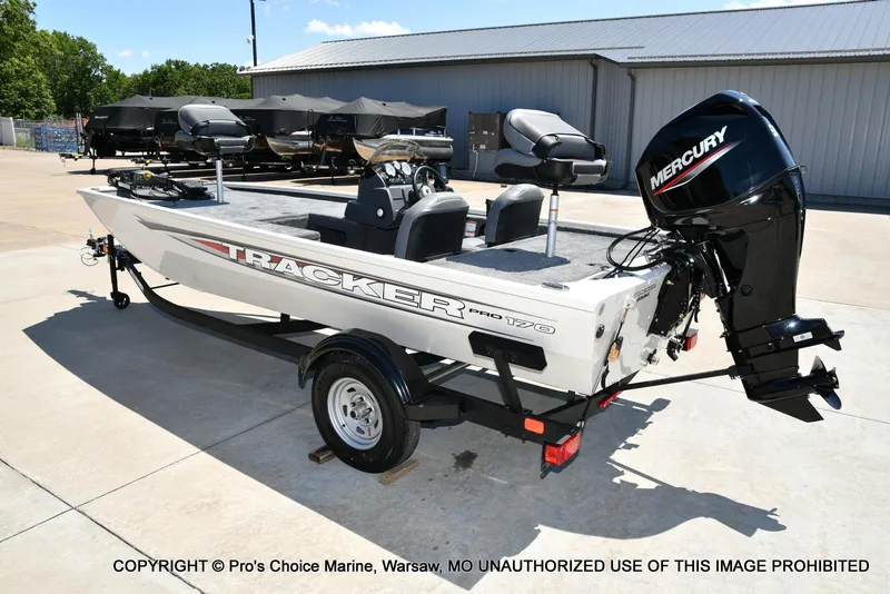 Slide: The Image of Tracker Pro 170 2026 - 20