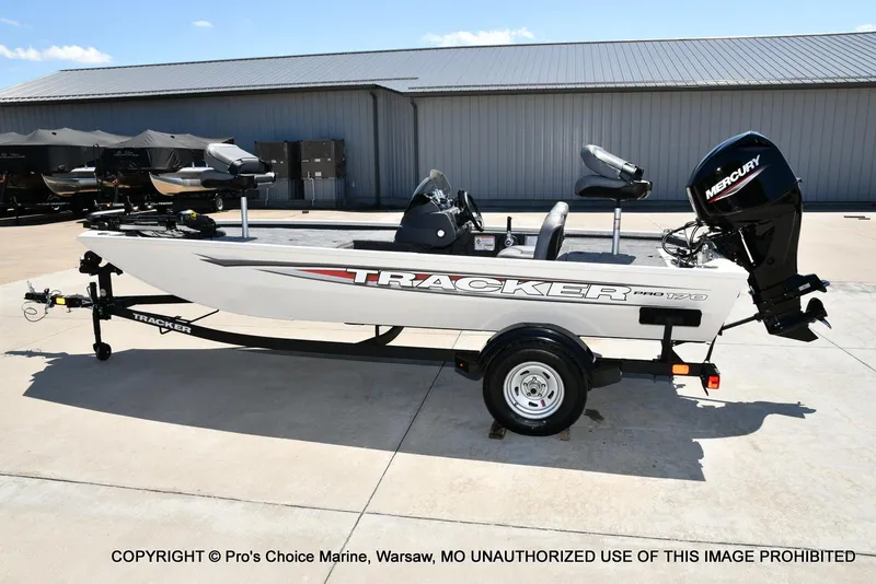 Slide: The Image of Tracker Pro 170 2026 - 21