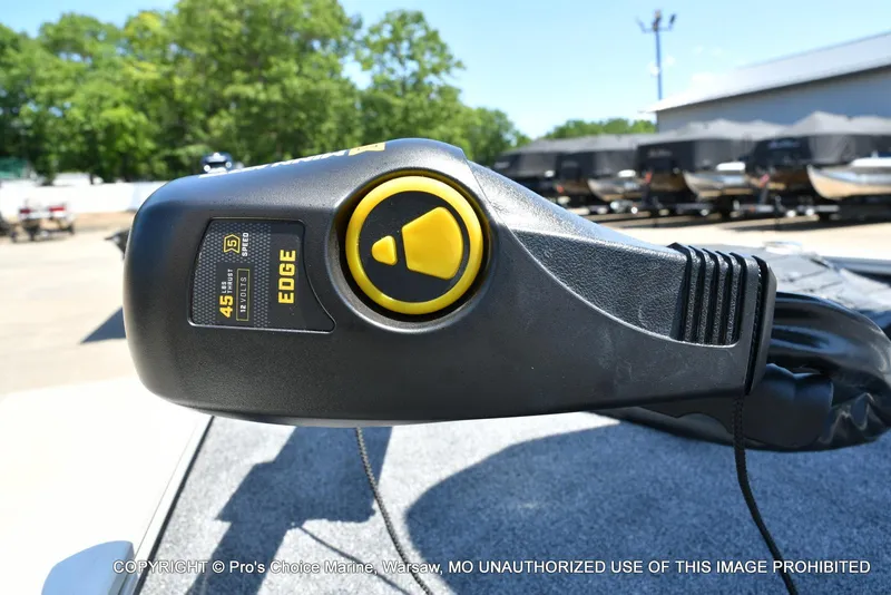 Slide: The Image of Tracker Pro 170 2026 - 23