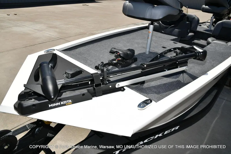 Slide: The Image of Tracker Pro 170 2026 - 25