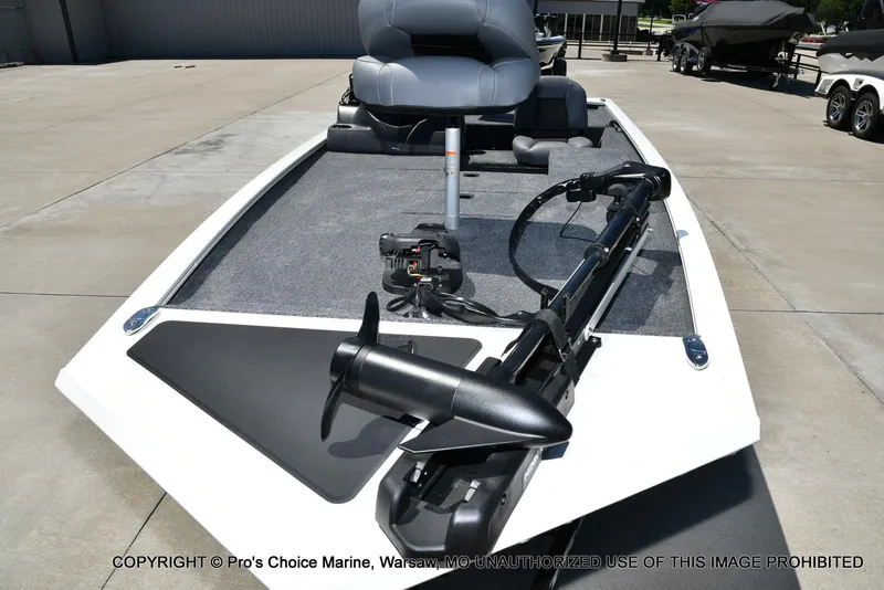 Slide: The Image of Tracker Pro 170 2026 - 26