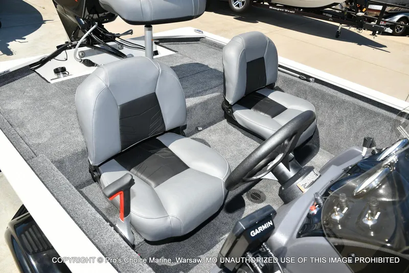 Slide: The Image of Tracker Pro 170 2026 - 32