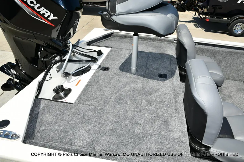 Slide: The Image of Tracker Pro 170 2026 - 33