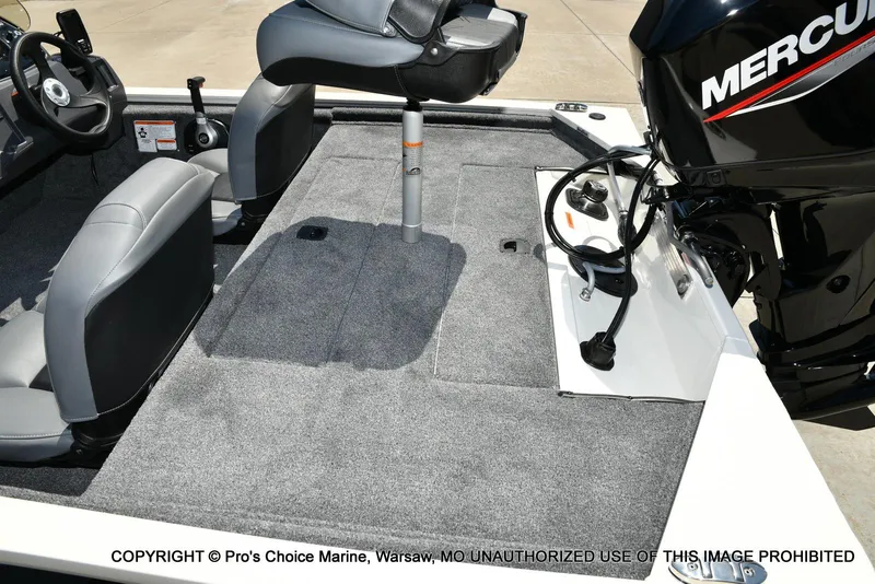 Slide: The Image of Tracker Pro 170 2026 - 36