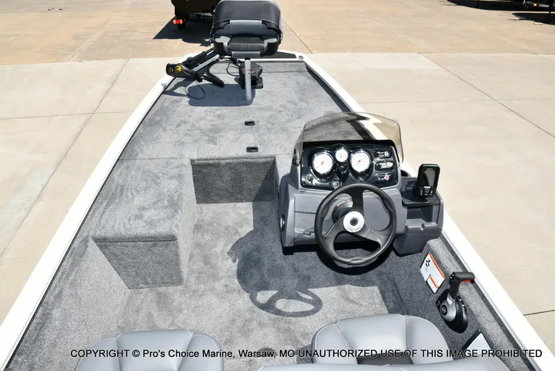 Slide: The Image of Tracker Pro 170 2026 - 37