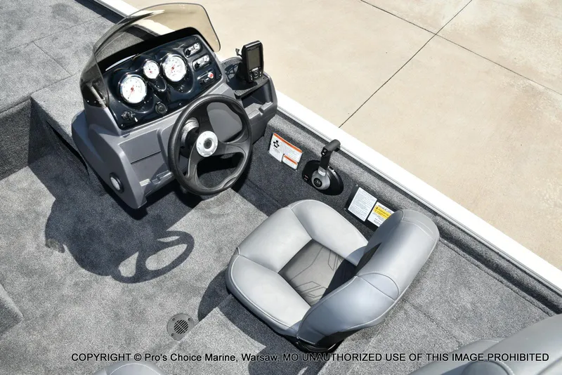 Slide: The Image of Tracker Pro 170 2026 - 38