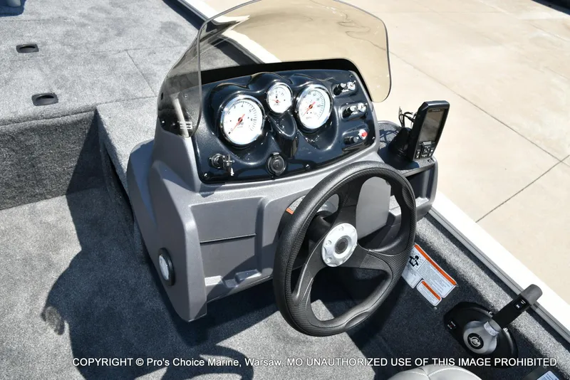 Slide: The Image of Tracker Pro 170 2026 - 39