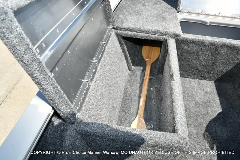 Slide: The Image of Tracker Pro 170 2026 - 46