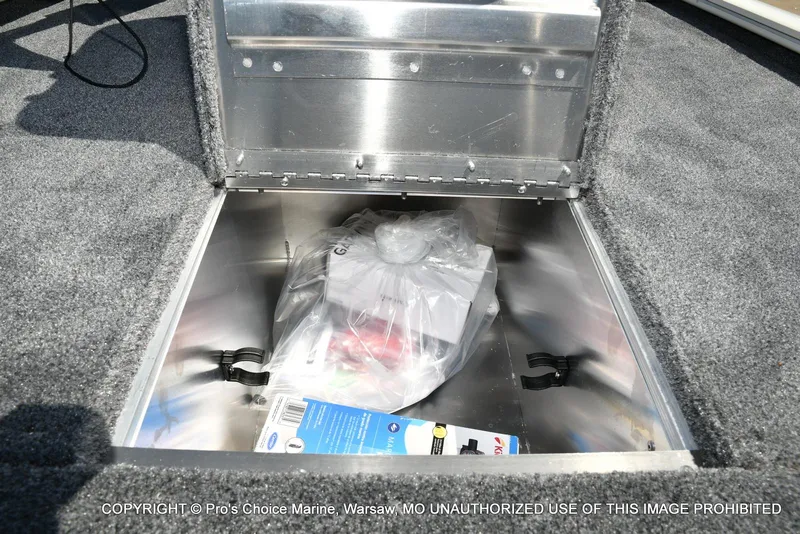 Slide: The Image of Tracker Pro 170 2026 - 52