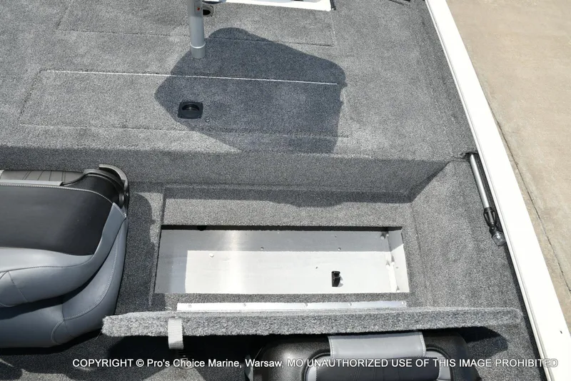 Slide: The Image of Tracker Pro 170 2026 - 59