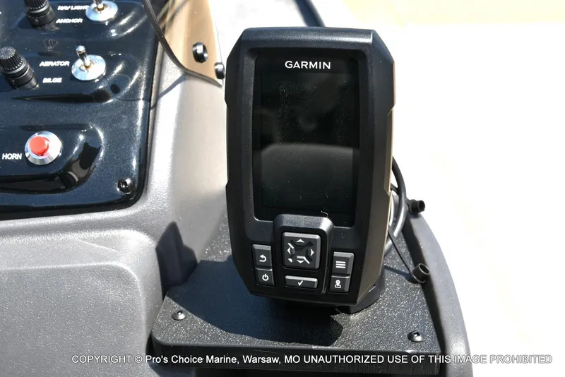 Slide: The Image of Tracker Pro 170 2026 - 6