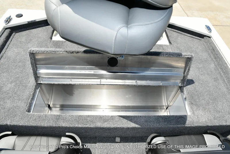 Slide: The Image of Tracker Pro 170 2026 - 61