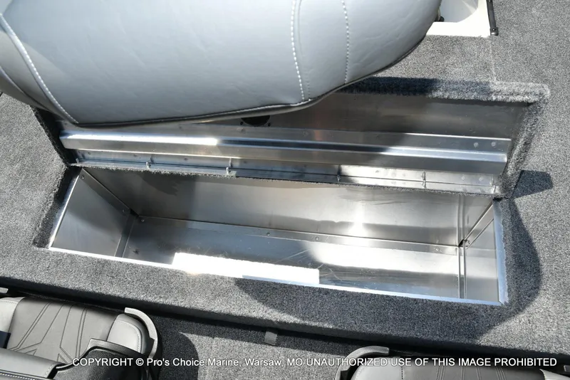 Slide: The Image of Tracker Pro 170 2026 - 62