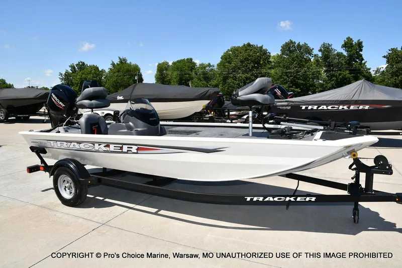 Slide: The Image of Tracker Pro 170 2026 - 64