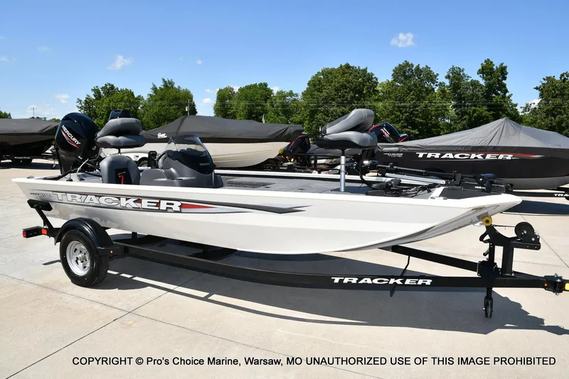 Slide: The Image of Tracker Pro 170 2026 - 65