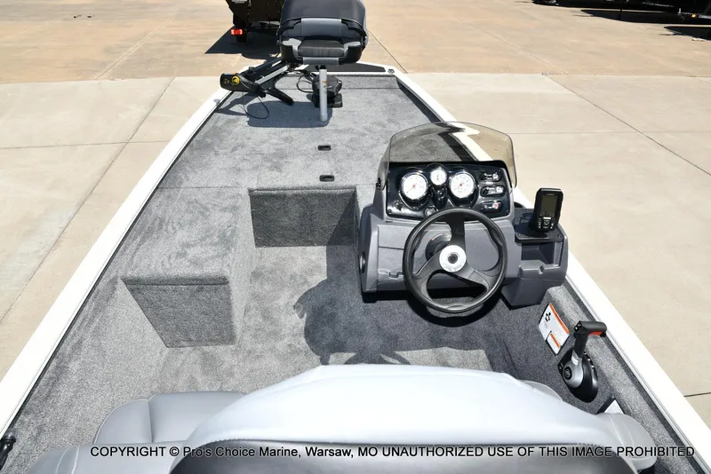 Slide: The Image of Tracker Pro 170 2026 - 66