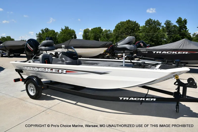 Slide: The Image of Tracker Pro 170 2026 - 71