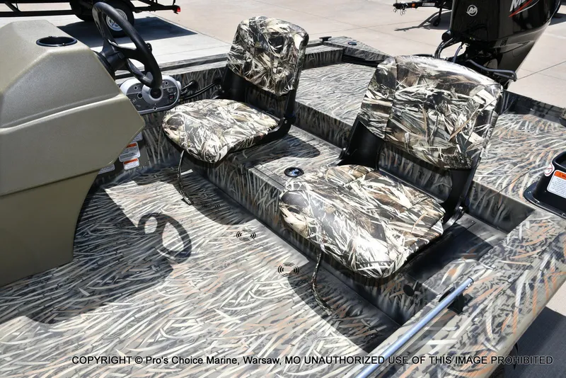 Slide: The Image of Tracker Grizzly 1754 SC 2026 - 10