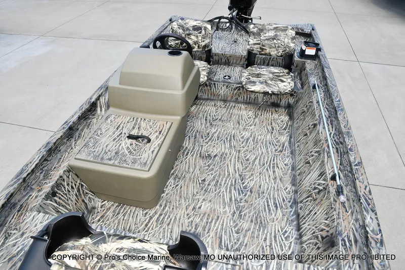 Slide: The Image of Tracker Grizzly 1754 SC 2026 - 12