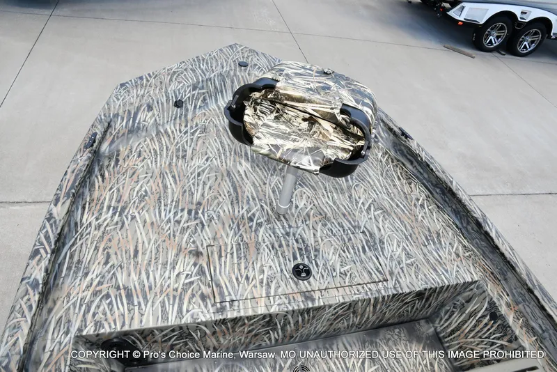 Slide: The Image of Tracker Grizzly 1754 SC 2026 - 13