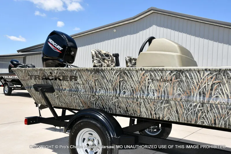 Slide: The Image of Tracker Grizzly 1754 SC 2026 - 14