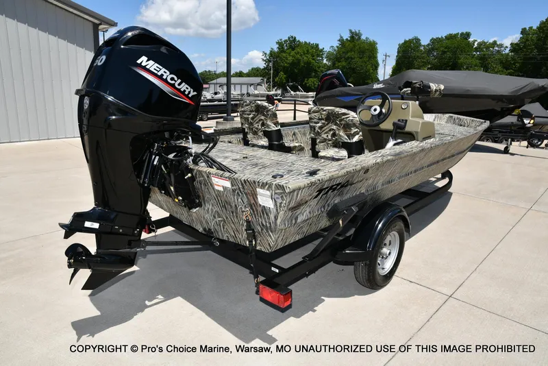 Slide: The Image of Tracker Grizzly 1754 SC 2026 - 16