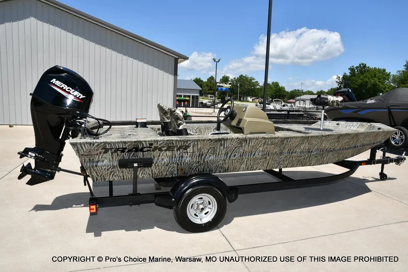 Slide: The Image of Tracker Grizzly 1754 SC 2026 - 18